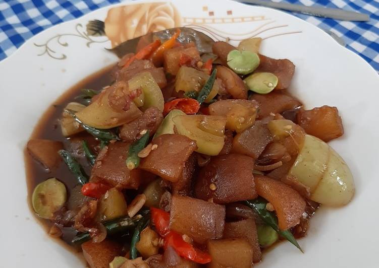 Recipe: Appetizing Oseng kikil pete cabe hijau