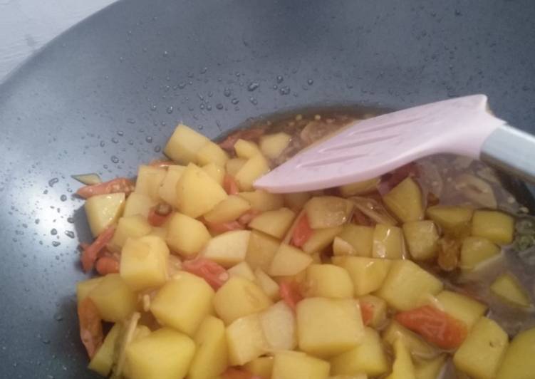 Resep Tumis Kentang Pedas Manis yang Bisa Manjain Lidah