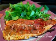 Una foto de filete de trucha al horno