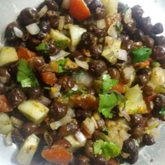 A picture of Black chana ki chat.