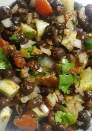 A picture of Black chana ki chat.