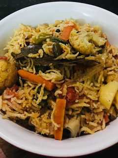 વેજીટેબલ પુલાવ (Vegetable Pulao Recipe In Gujarati) રેસીપી મુખ્ય ફોટો
