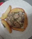 Pollo al champiñón con papas doradas