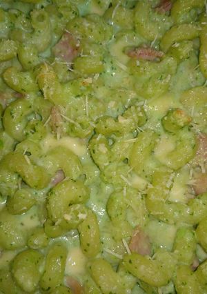 Una foto de Pasta con salsa a la crema de espinaca