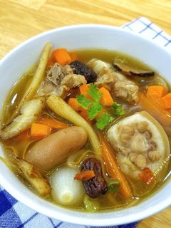 Hình của món Đuôi Heo Hầm Sâm Ngọc Linh.
