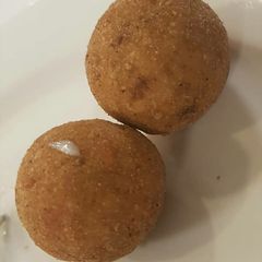 A picture of Chicken cheese balls.