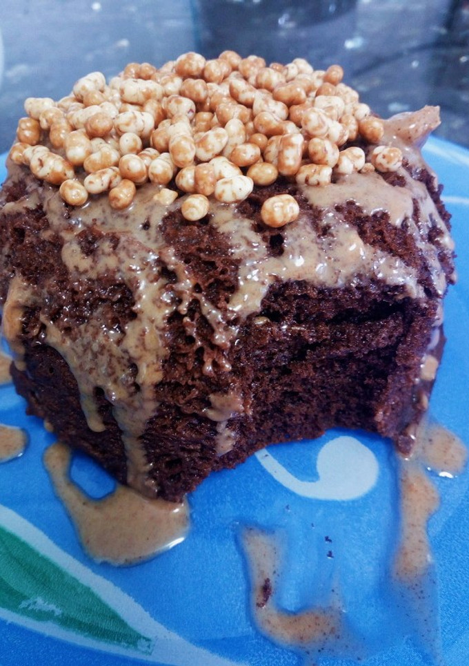 Una foto de Mug cake de chocolate con peanut butter