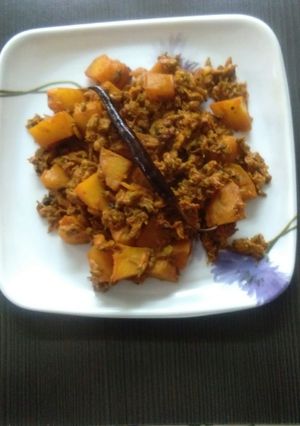 A picture of Drumstick flower curry.