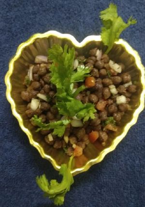 A picture of Chatpata chana.