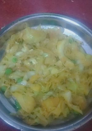 पत्ता गोभी मटर की सूखी सब्जी (patta gobi matar ki sukhi sabzi recipe in Hindi) रेसिपी मुख्य फोटो