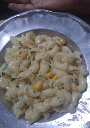 व्हाइट सॉस मैकरॉनी पास्ता(White sauce macaroni pasta recipe in Hindi) रेसिपी मुख्य फोटो