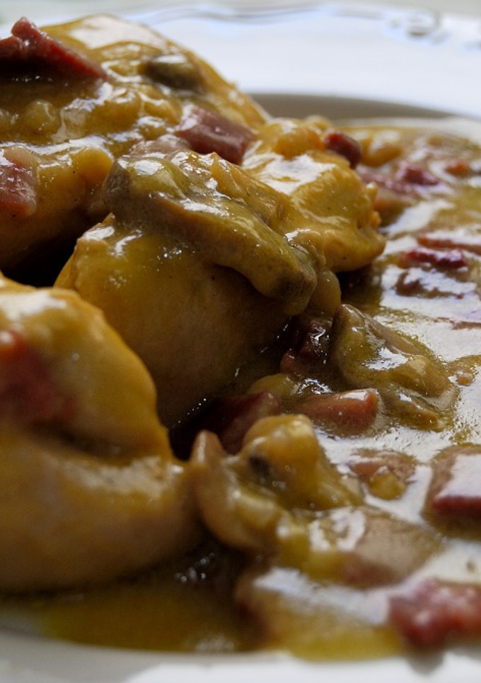 Una foto de Pechugas de pollo a la Piñonera