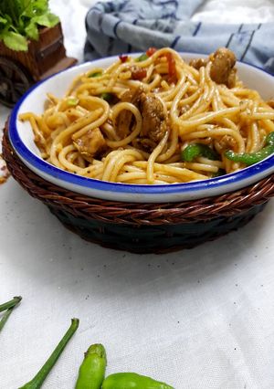 A picture of Chow Mein.