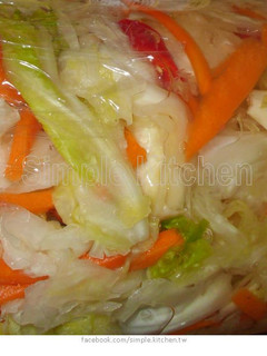 【Simple Kitchen】三個步驟,親子合作台式泡菜 的食譜成品照片