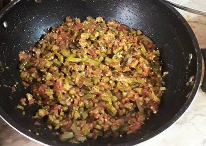 Bhuni Bhindi With Onion and Tomatoes