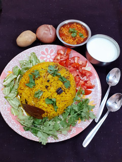 કચ્છી ખારી ભાત (Kutchi Khari Bhat Recipe In Gujarati) રેસીપી મુખ્ય ફોટો
