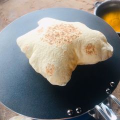 Naan bread A picture of Naan bread.