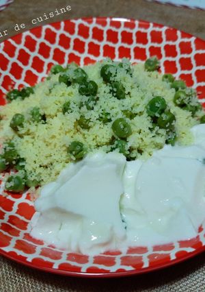 Une photo de Mesfouf/ couscous aux petits pois 🥣