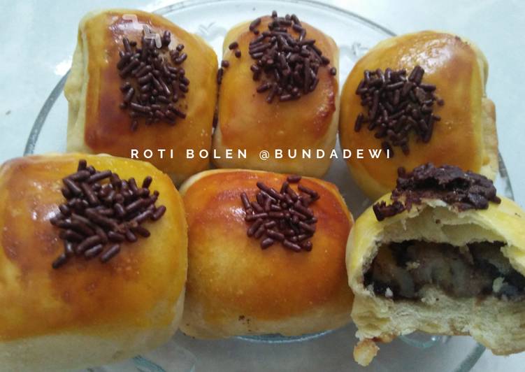 Roti bolen coklat pisang keju manis rasa pas di lidah