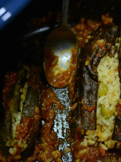 Una foto de Berenjenas y calabacines con arroz y tomate