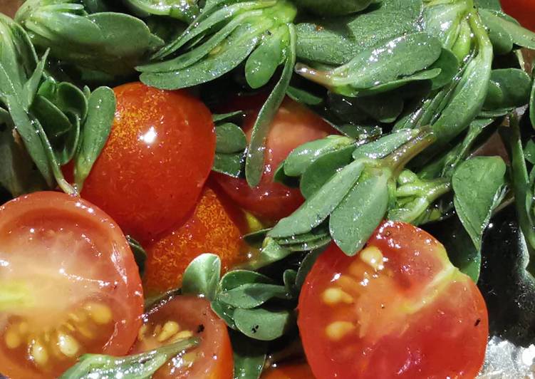 Salade de pourpier sauvage et ses tomates cerises
