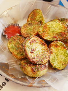 氣炸鍋「海苔鹽烤馬鈴薯」口感鬆軟好入味。 的食譜成品照片
