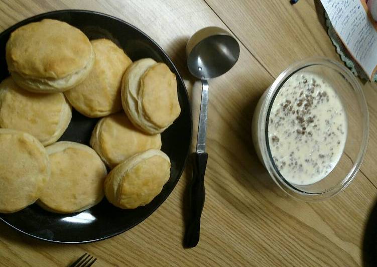 How to Make Super Quick Homemade Biscuits sausage and gravy