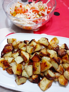 Una foto de Patatas con tomillo al horno