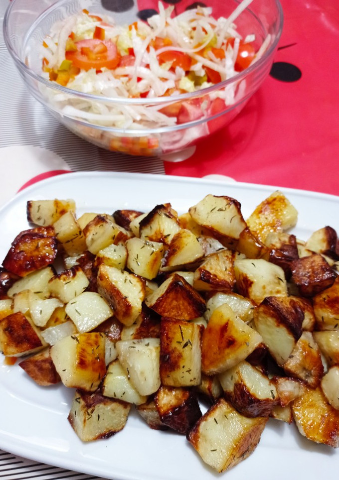 Una foto de Patatas con tomillo al horno