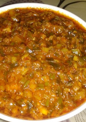A picture of Schezwan chutney.