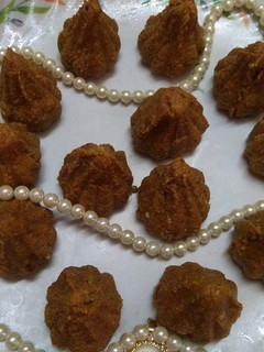 A picture of Coarse Besan Modak.