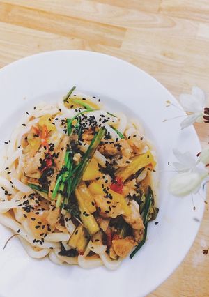 Hình của món Mì udon xào rau quả chua cay 🍝.