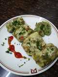 Zucchini stuffed with cheesy Guacamole