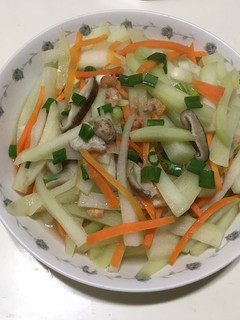 佛手瓜炒鮮香菇(清冰箱) 的食譜成品照片