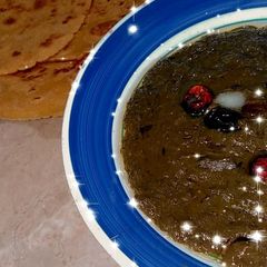A picture of Sarson ka saag with makki ki roti.