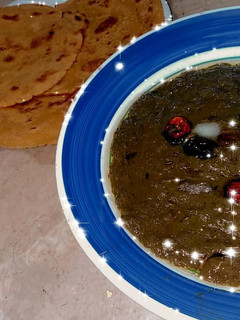 A picture of Sarson ka saag with makki ki roti.