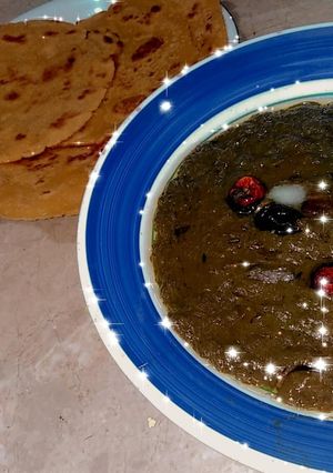 A picture of Sarson ka saag with makki ki roti.