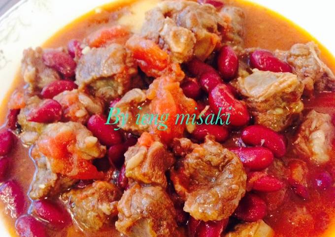 Daging sapi masak tomat kacang merah