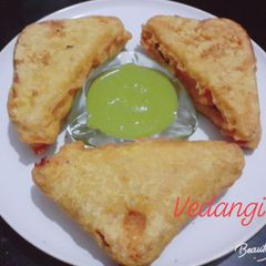 A picture of Stuffed Bread Pakoda.