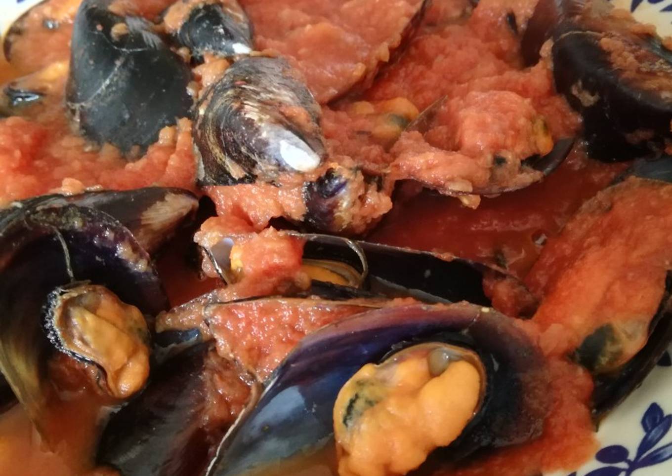 Mejillones al vapor con tomate