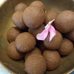 A picture of Magaza Ladoo (atta ladoo).