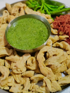 વણેલા ગાંઠિયા (Vanela Ganthiya Recipe In Gujarati) રેસીપી મુખ્ય ફોટો
