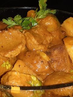 आलू सोयाबीन की सब्जी(Aloo soyabeen ki sabzi recipe in hindi) रेसिपी मुख्य फोटो