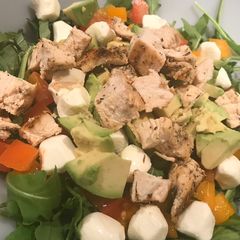 A picture of Chicken Arugula Caprese Salad.
