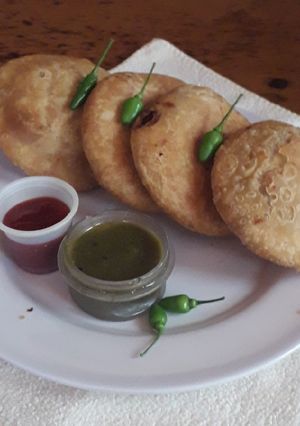 कांदा बटाट कचोरी (kanda batata kachori recipe in marathi) रेसिपी चे मुख्य फोटो 
