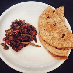 A picture of Onion(haters) Capsicum Sabji with Chappathi.