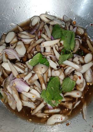 รูปของ ลาบขาเห็ดปลวก | Termite Mushroom Spicy Salad