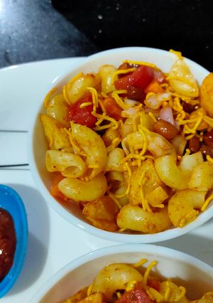 A picture of Macaroni chat.