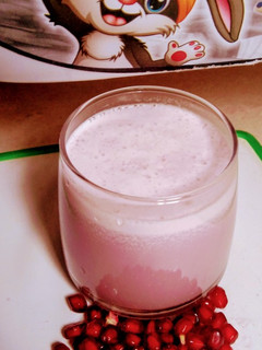 மாதுளை மில்க்ஷேக் (Pomegranate Milkshake) (Maathulai milkshake recipe in tamil) செய்முறை முக்கிய புகைப்படம்