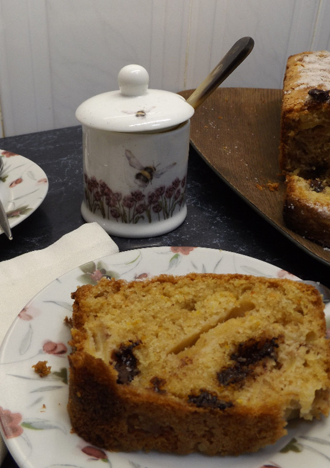 Una foto de Cake de manzana con chocolate negro